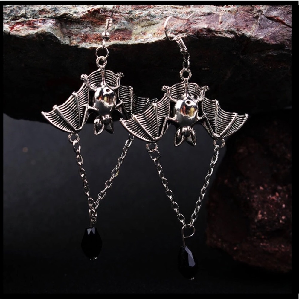 Super spooky hanging bat earrings Goth Gothic new - Picture 3 of 7